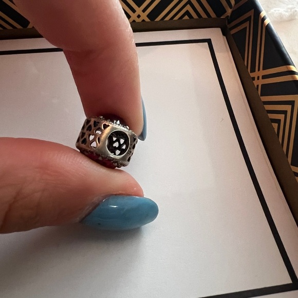 Pandora Retired Radiant Hearts Charm in sterling silver - Picture 8 of 8